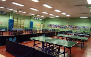 Photo de la salle équipée pour les entrainements de tennis de table